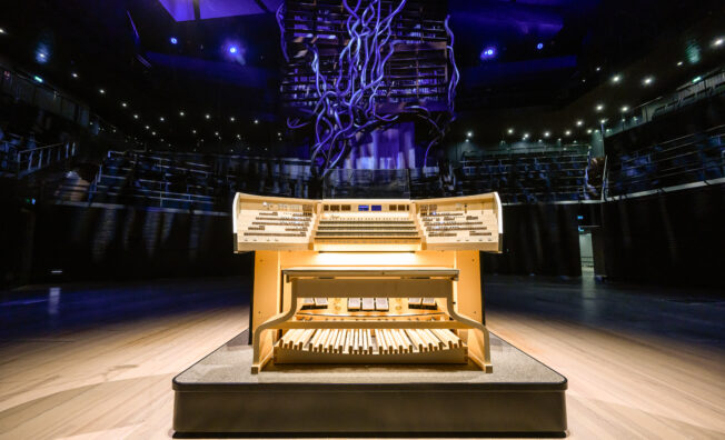 Musiikkitalon Urkujen syksyn 2025 ohjelmassa on luvassa kantaesityksiä, klassikoita ja avaruudellista poetiikkaa